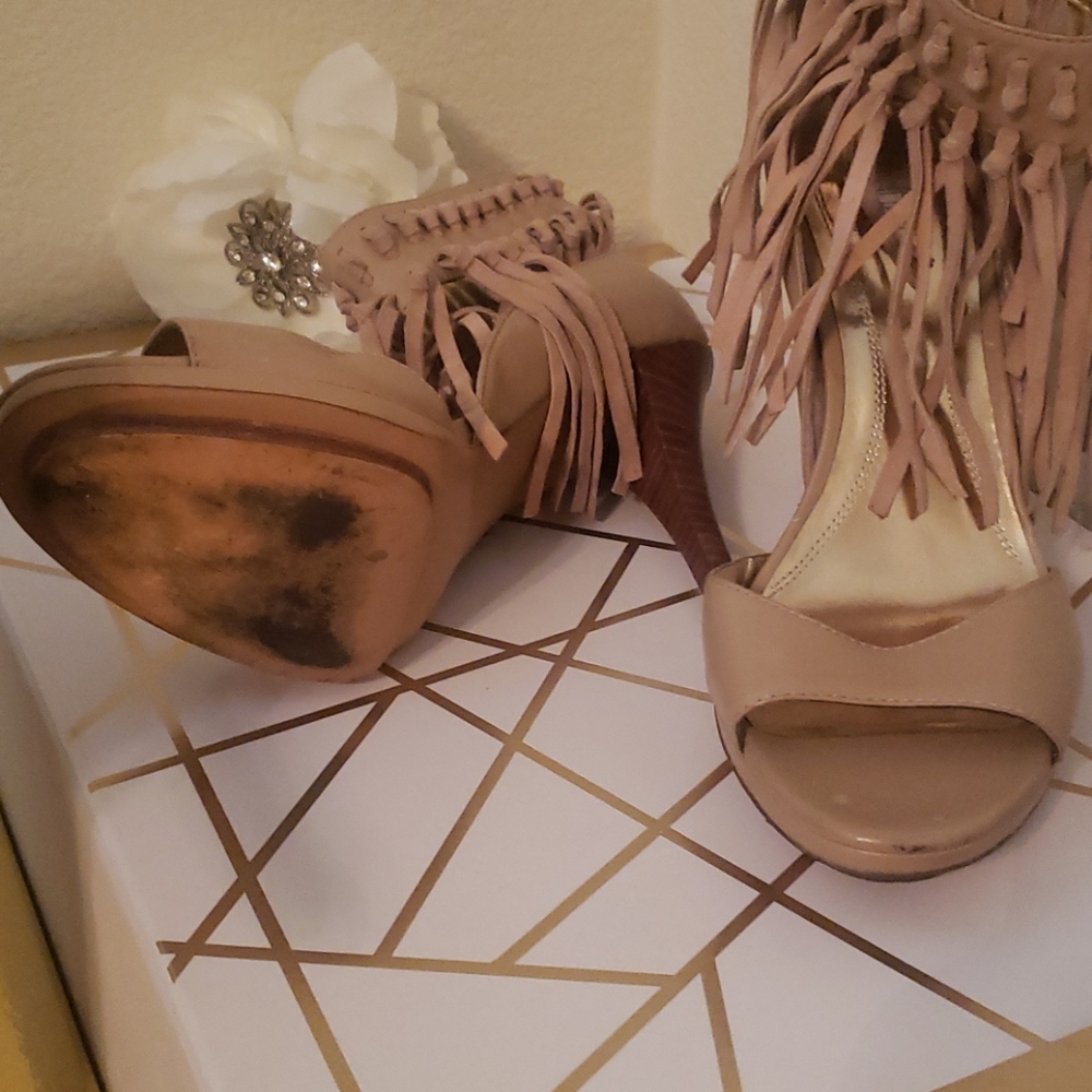 Heels - Picture 2 of 3